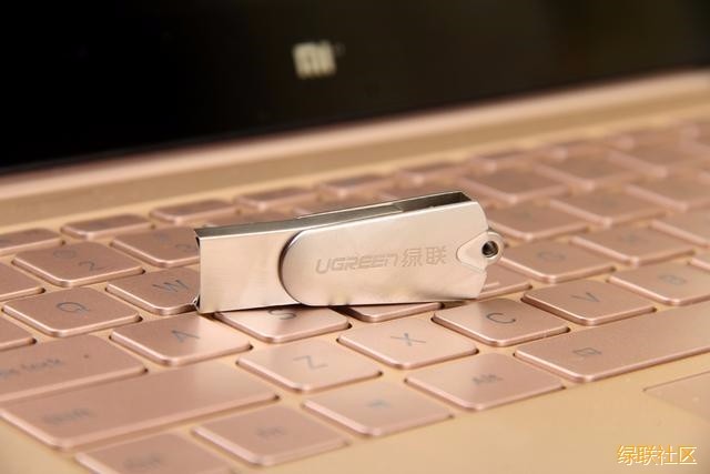 入手简评丨腾博官网诚信为本,专业服务二合一苹果手机优盘体验