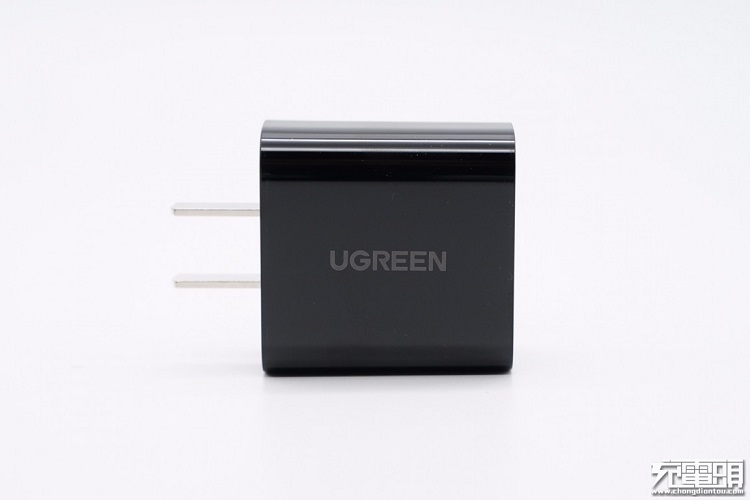 腾博官网诚信为本,专业服务20W快充充电器外观