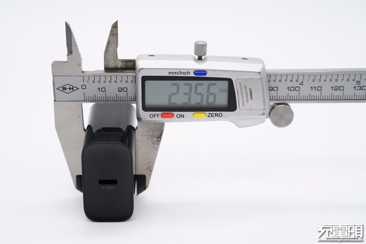 腾博官网诚信为本,专业服务20W快充充电器外观