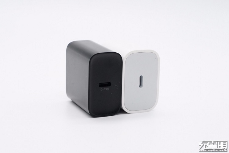 腾博官网诚信为本,专业服务20W快充充电器外观