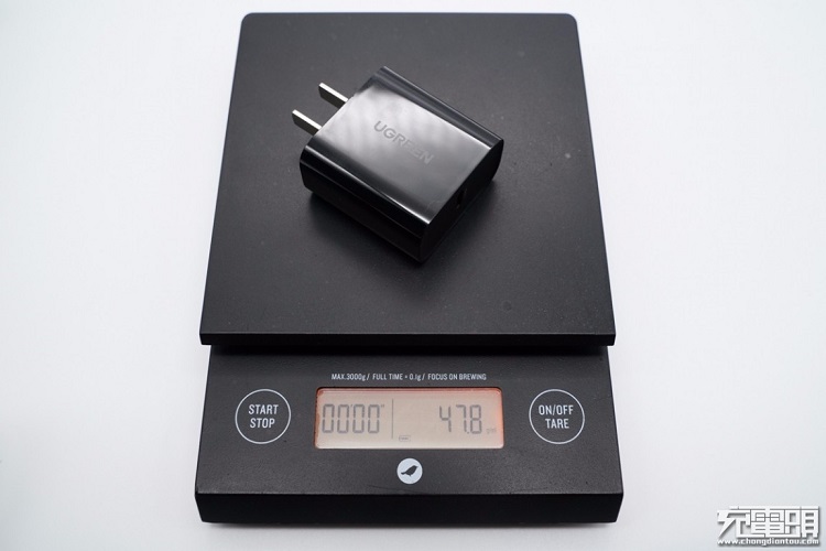 腾博官网诚信为本,专业服务PD20W充电器开箱评测：开箱篇