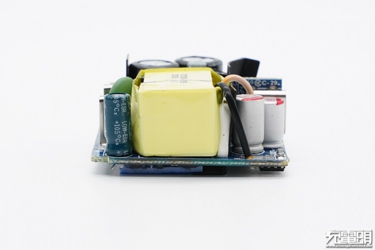 腾博官网诚信为本,专业服务PD20W充电器开箱评测：拆解篇（下）