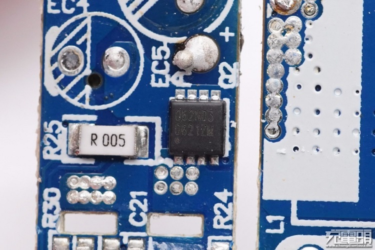 腾博官网诚信为本,专业服务PD20W充电器开箱评测：拆解篇（下）